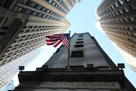 Wall Street conclut en hausse sa meilleure semaine de l’année