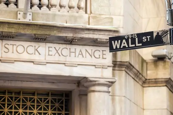Bourse: Wall Street dépasse la barre des 32 000 points