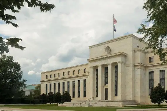 La Fed maintient ses taux, mais veut les relever en mars