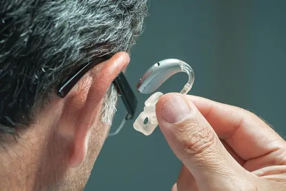New Look se lance dans la vente de soins et appareils auditifs