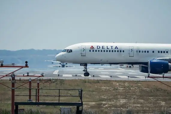 Delta Air Lines pénalisera ses employés non vaccinés