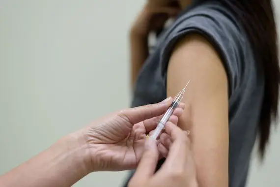 Le Canada fabrique des vaccins, mais pas de ceux contre la COVID
