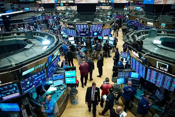 Bourse: Wall Street clôt en hausse, dopée par Donald Trump