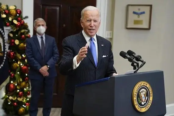 Biden exclut pour l’instant de nouvelles restrictions de voyage