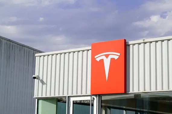 Rupture de contrat: Tesla contre-attaque face à JPMorgan