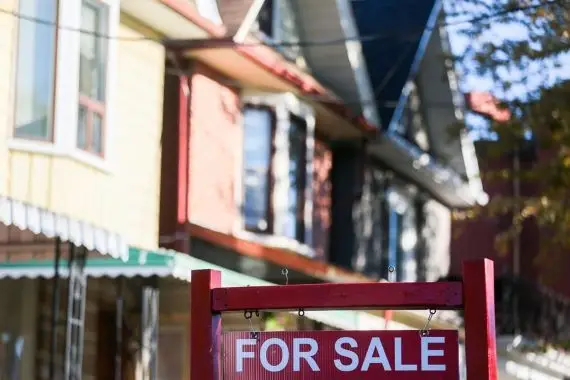 Les ventes de propriétés résidentielles au Canada ont ralenti