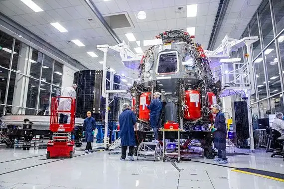 SpaceX cherche quatre clients privés pour un vol dans l’espace