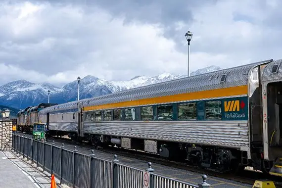 Sunwing et Via Rail: les dirigeants pourraient être convoqués