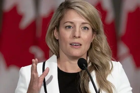 Mélanie Joly demande aux Canadiens en Ukraine de quitter