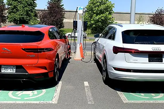 Ces deux VUS électriques comptent profiter des déboires de Tesla
