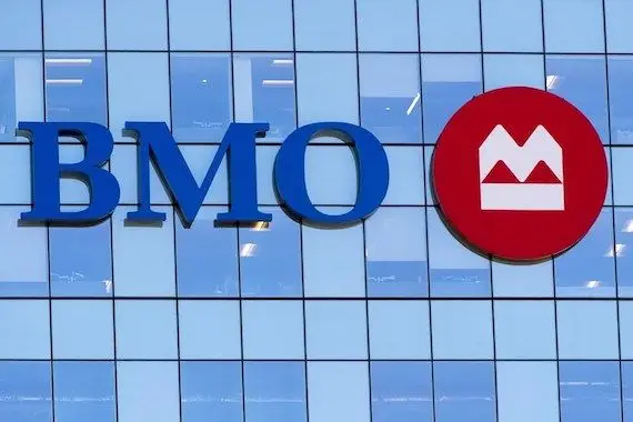 BMO affiche un profit en baisse mais hausse son dividende