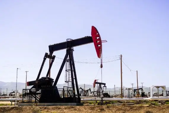 Le pétrole accentue ses pertes sur des craintes de récession