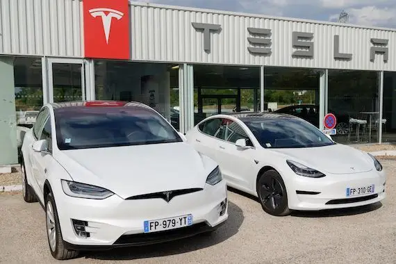 Tesla double ses profits