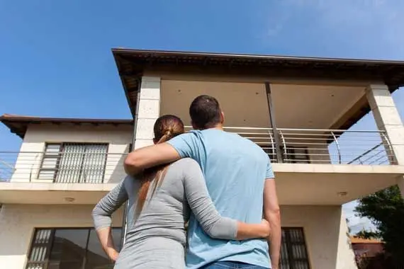Vous achetez une maison avec votre conjoint?