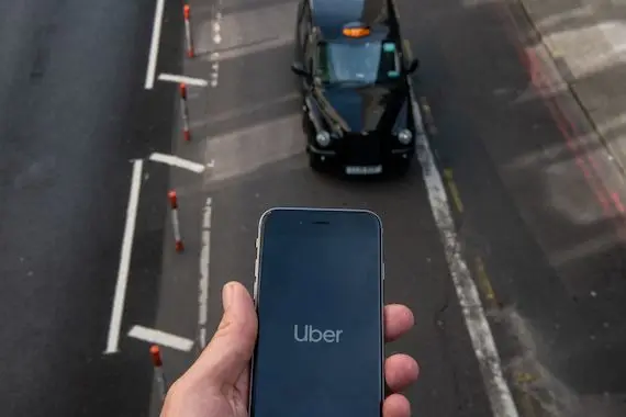 Les chauffeurs d’Uber considérés comme salariés au Royaume-Uni
