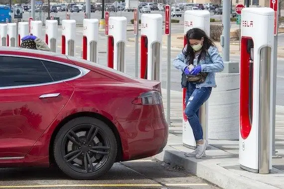 Ottawa fixe une obligation de vente de véhicules électriques