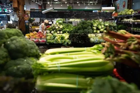 Aliments: un rapport prévoit une hausse de prix de 7% en 2023