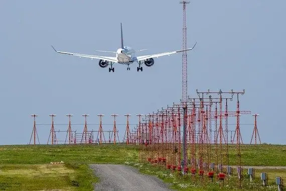 Ottawa lève l’avertissement contre les voyages non essentiels