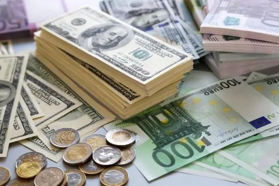 Le dollar au plus haut face à l’euro depuis près de 20 ans