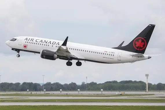 Retards et annulations de vols: Air Canada dit s’être améliorée