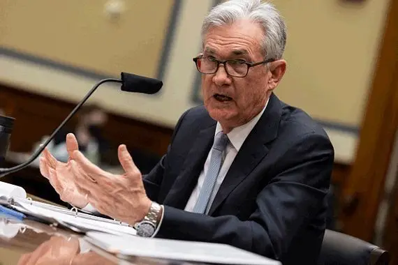 Wall Street se replie après des propos de Powell