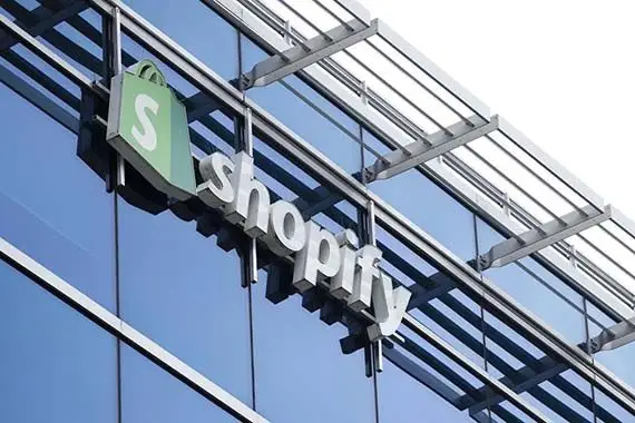 Shopify et des éditeurs demandent le rejet d’une poursuite