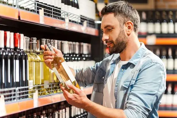 Les vignerons québécois paient 40% sur les bouteilles en épicerie