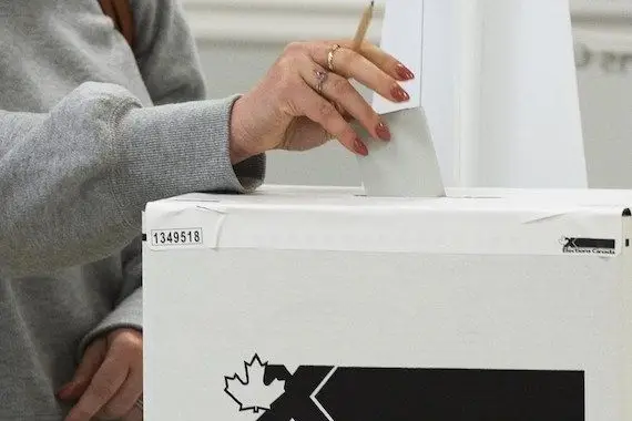 Élections fédérales: les Canadiens se rendent aux urnes