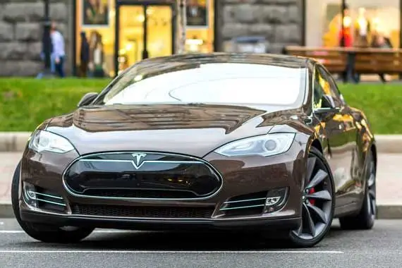 Vous souhaitez acheter une Tesla, mais...?