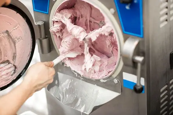 Agropur fermera une usine de crème glacée à Lachute