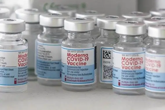 Moderna demande d’autoriser son vaccin en «dose de rappel»