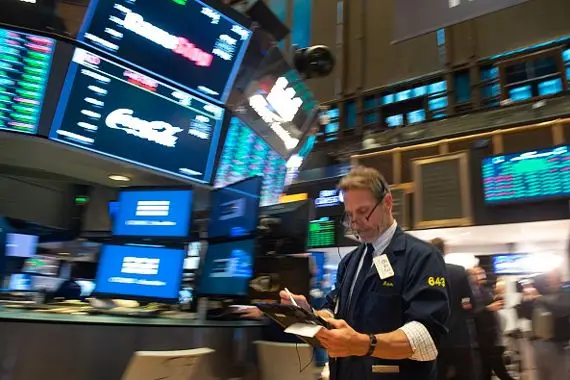 Bourse: New York suit les marchés mondiaux et recule