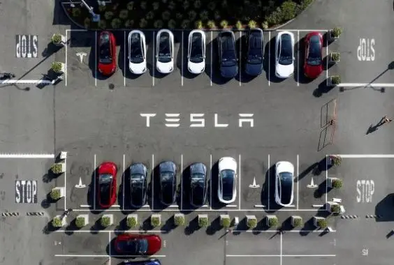 Tesla poursuit une agence suédoise en lien avec une grève