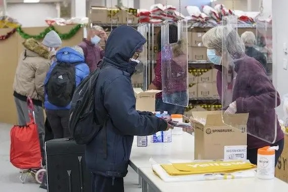 Un Canadien sur deux aurait déjà réduit ses dépenses à l’épicerie