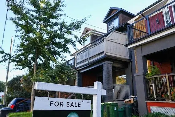 Les ventes de propriétés résidentielles au Canada ont diminué