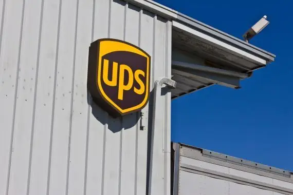UPS abaisse ses prévisions pour 2023 après un accord syndical