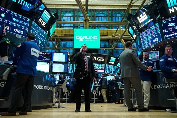 Bourse: les indicateurs contradictoires font ralentir Wall Street