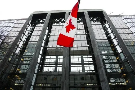 Taux directeur: le gouverneur de la Banque du Canada réplique