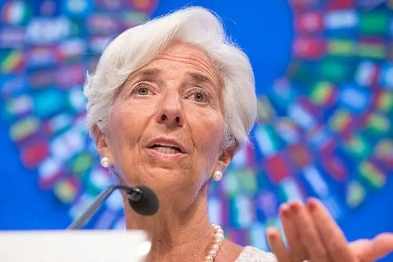 Zone euro: l’inflation diminuera bien en 2022, assure Lagarde