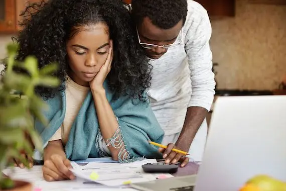 Argent et couple: trop de femmes peu impliquées