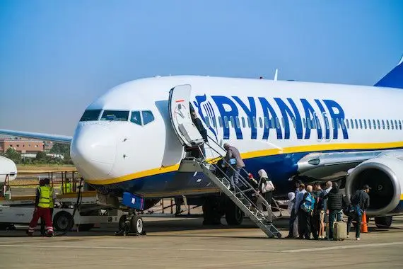 Ryanair voit ses coûts s'envoler et son optimisme baisse