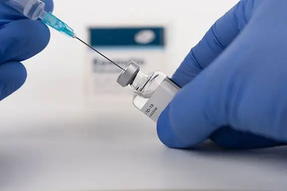 Pfizer s’attend à une chute des ventes de son vaccin anti-COVID