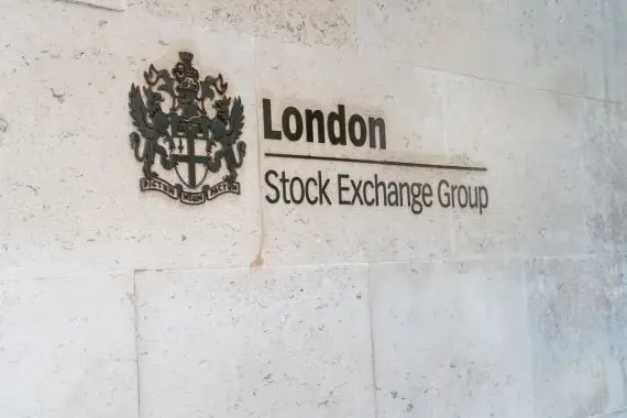 L’indice FTSE 100 à Londres passe les 8 000 points