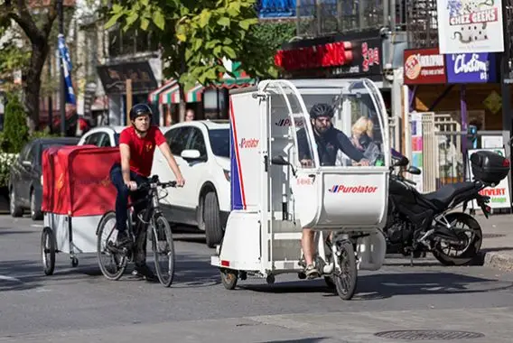 Livraisons au centre-ville : troquer les camions par des vélos