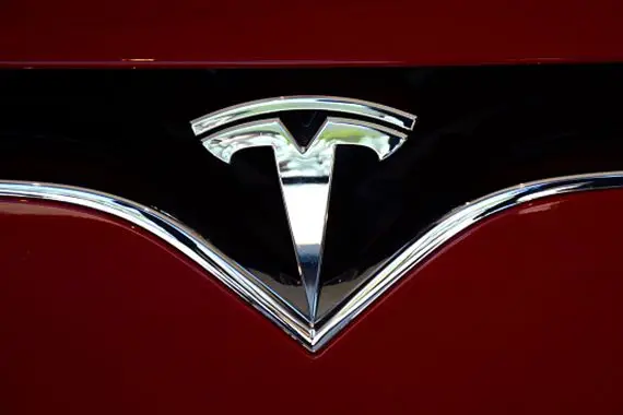 Tesla dégage des profits records