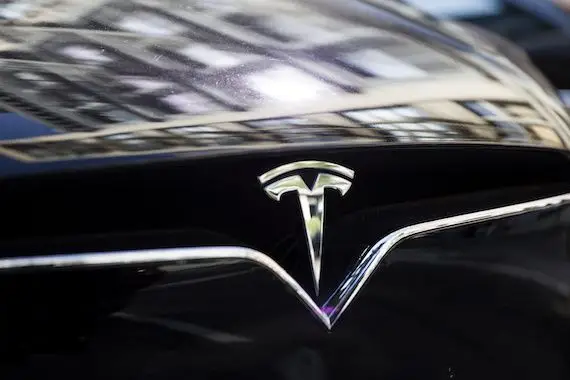 Tesla baisse à Wall Street après un tweet d’Elon Musk