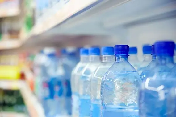 Familiprix dit non aux caisses de bouteilles d’eau de 750ml