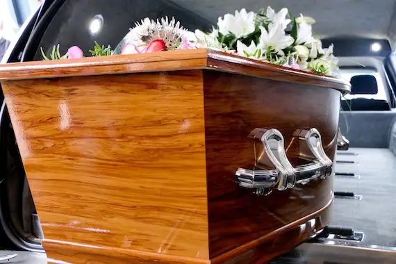 Les entreprises s’adaptent aux reports des obsèques