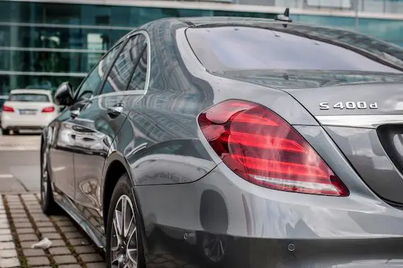 Mercedes-Benz freiné par ses coûts et des ventes en baisse au 3T