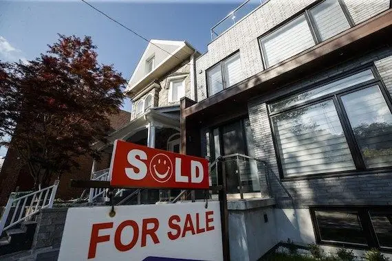 Les ventes d’habitations ont reculé de 34% en août à Toronto